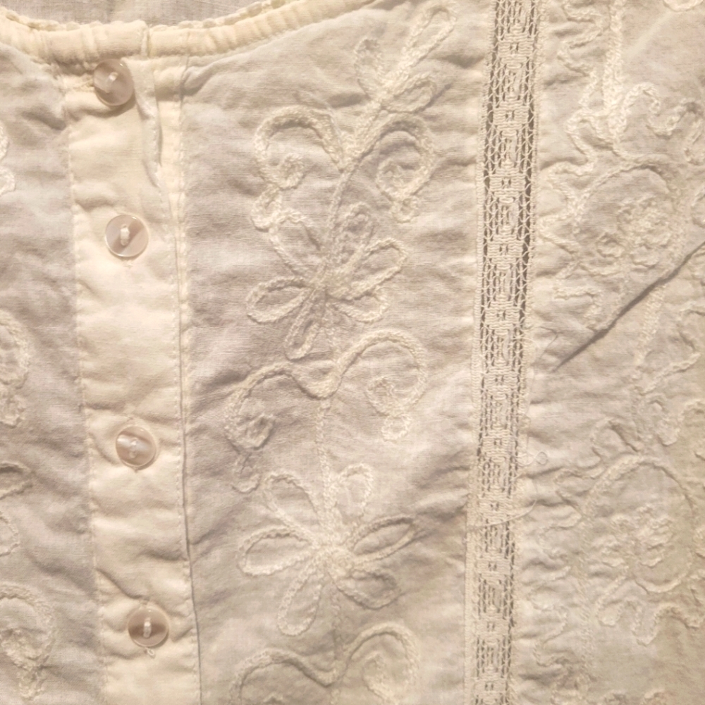 White Ruffled Buttoned Blouse - Picture 4 of 4